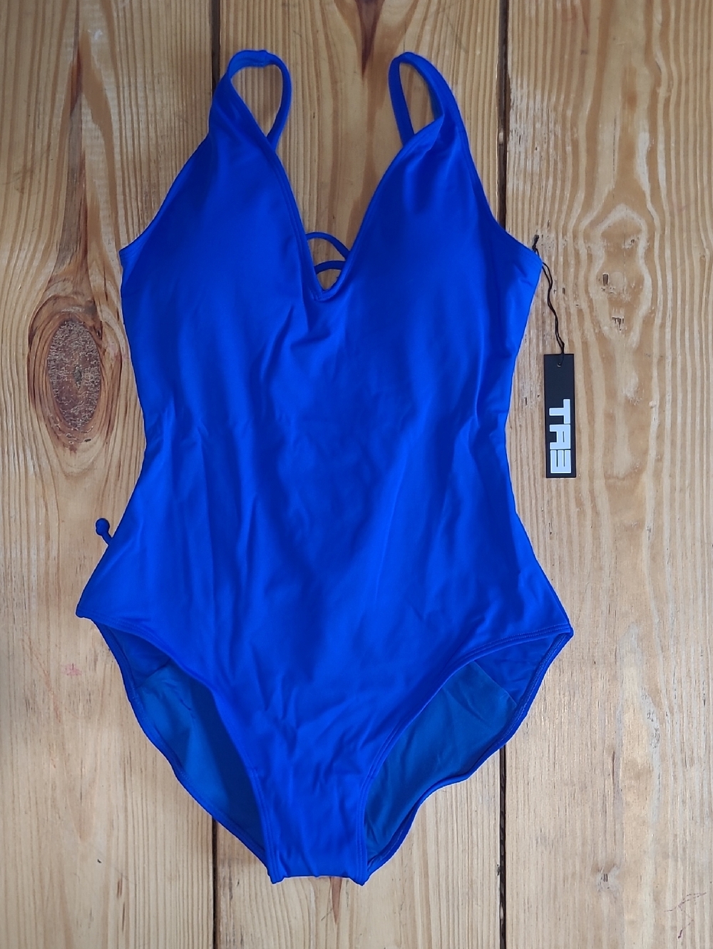 110. NWT  $175 STYLE PLUNGEY  L SHORT